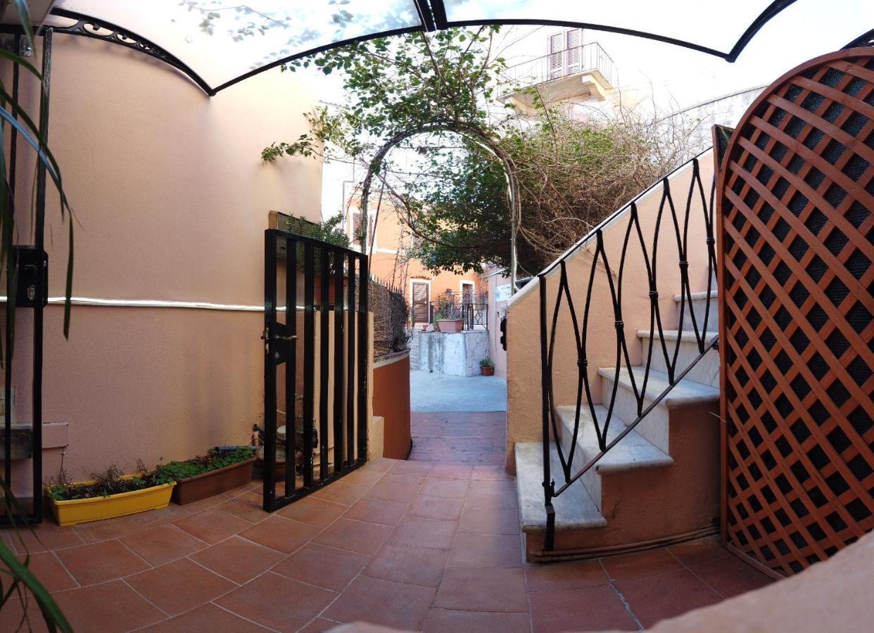 Locanda Dal Genovese La Maddalena  Buitenkant foto