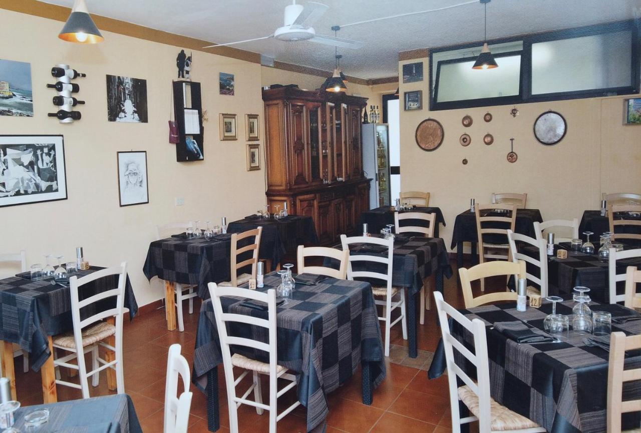 Locanda Dal Genovese La Maddalena  Buitenkant foto